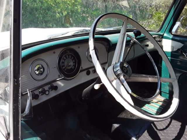1962 Green / white Ford F-100 Uni-body