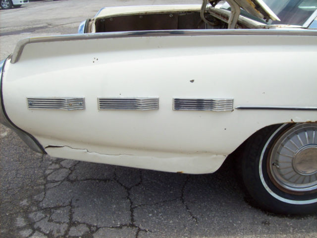 1962 White Ford Thunderbird Coupe