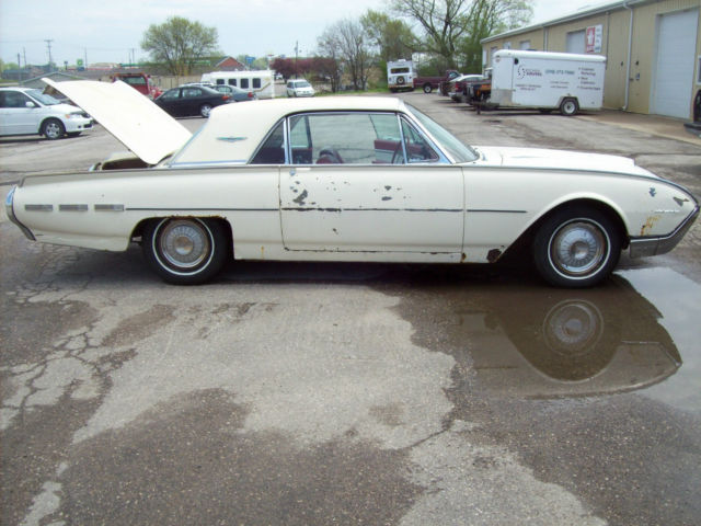 1962 White Ford Thunderbird Coupe