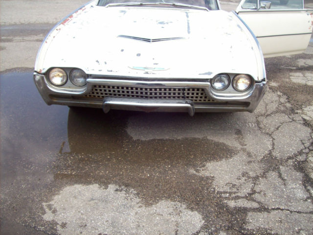 1962 White Ford Thunderbird Coupe