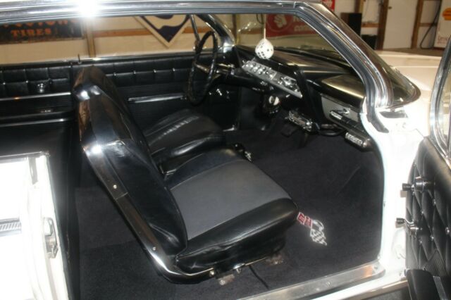 1962 White Chevrolet Impala Coupe