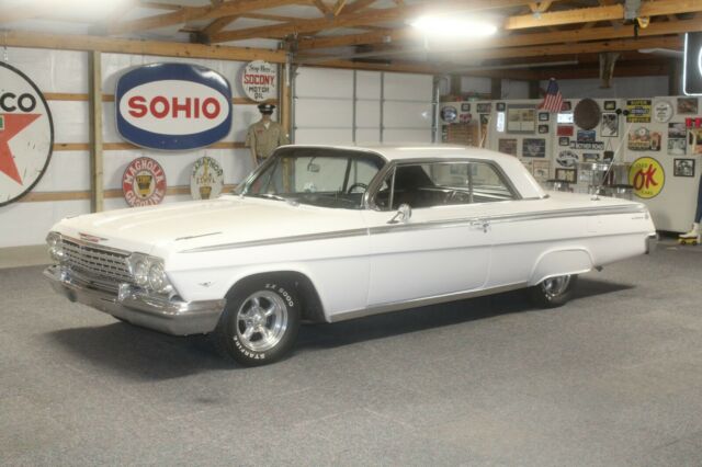 1962 White Chevrolet Impala Coupe
