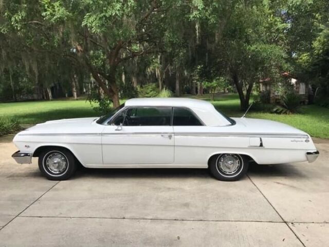 1962 White Chevrolet Impala Coupe
