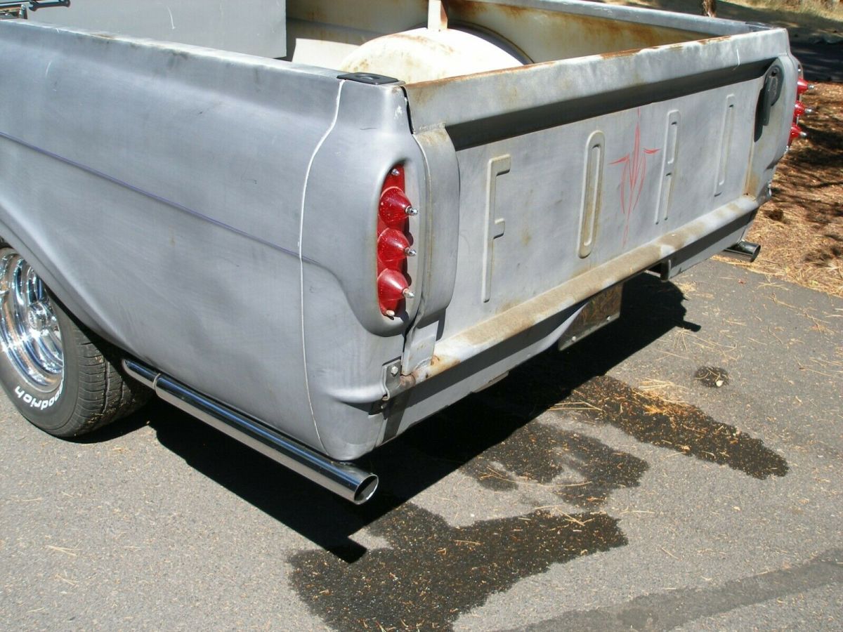 1962 Ford F-100 Standard Cab Pickup