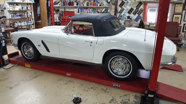 1962 White Chevrolet Corvette Convertible