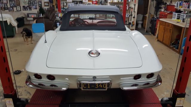 1962 White Chevrolet Corvette Convertible