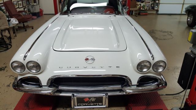1962 White Chevrolet Corvette Convertible