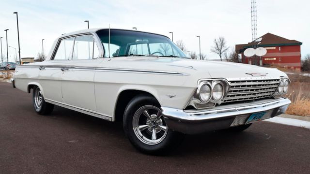 1962 White Chevrolet Impala