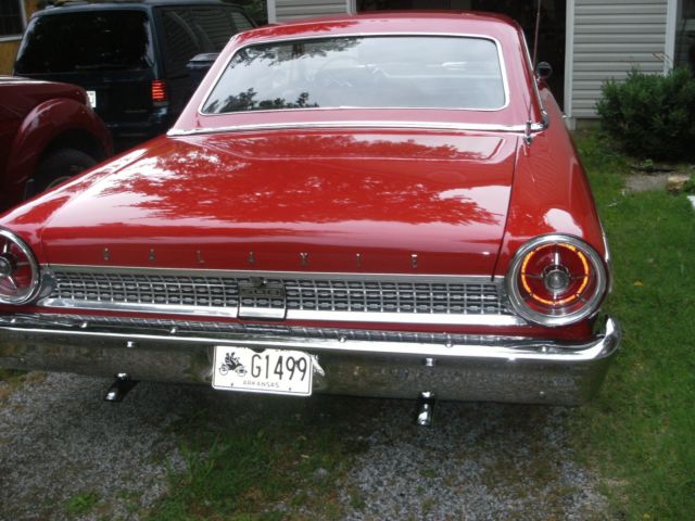 1963 red Ford Galaxie 2 dood HT fastback