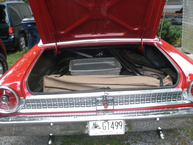 1963 red Ford Galaxie 2 dood HT fastback