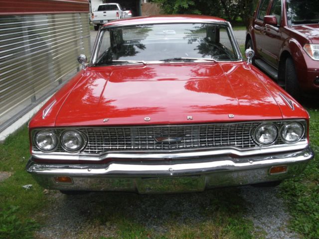 1963 red Ford Galaxie 2 dood HT fastback