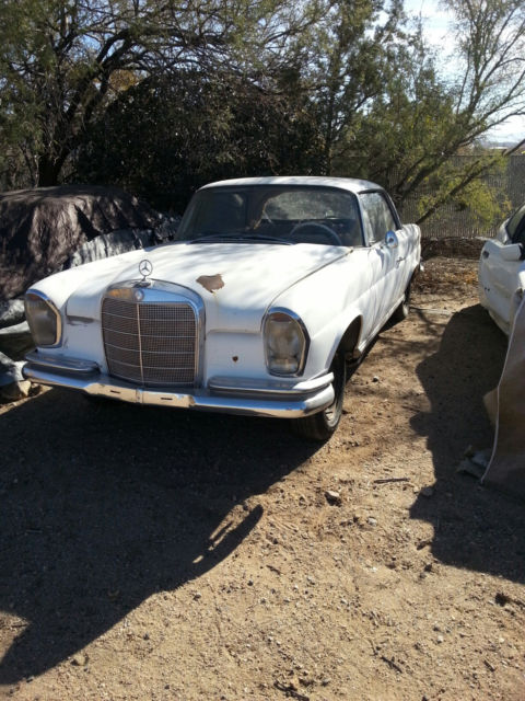 1963 White Mercedes-Benz S-Class Coupe