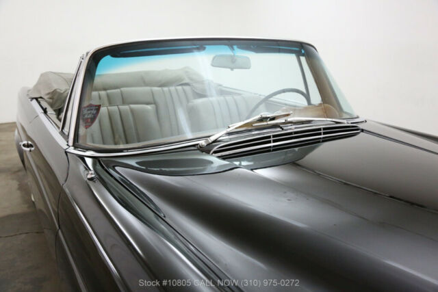 1963 Black Mercedes-Benz 220SE