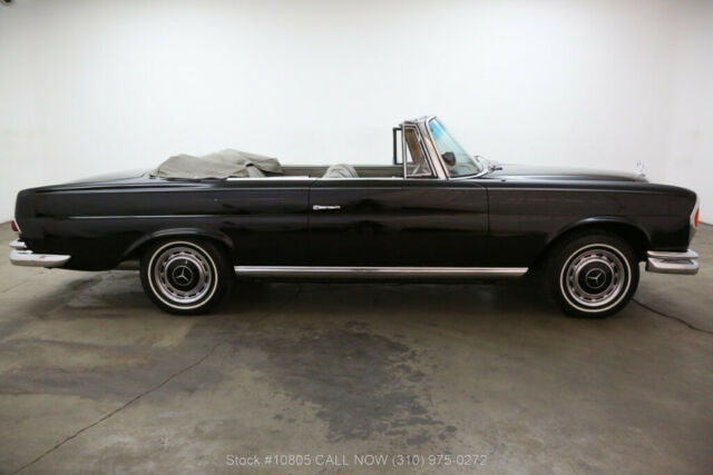1963 Black Mercedes-Benz 220SE