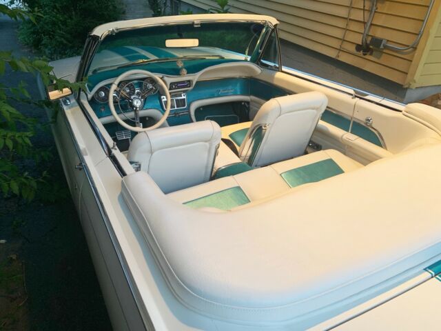 1963 Ford Thunderbird