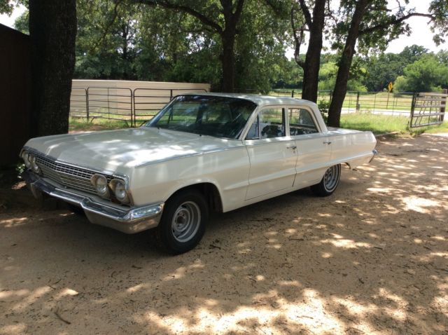 1963 White Chevrolet Impala 4dr sedan