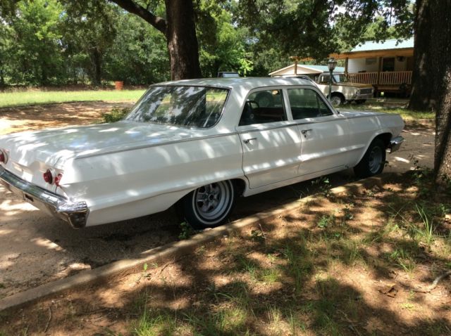 1963 White Chevrolet Impala 4dr sedan