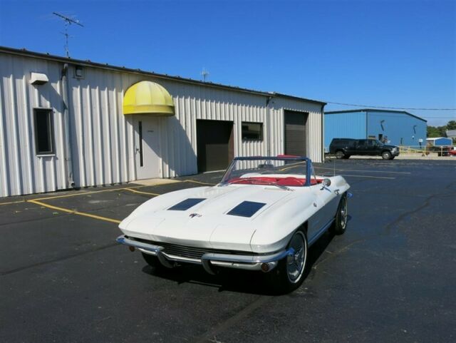1963 White Chevrolet Corvette Convertible