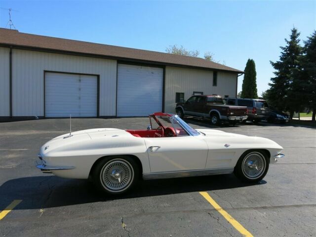 1963 White Chevrolet Corvette Convertible