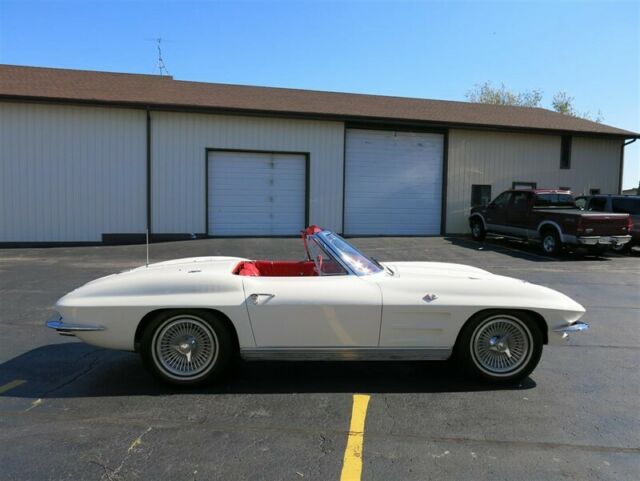 1963 White Chevrolet Corvette Convertible