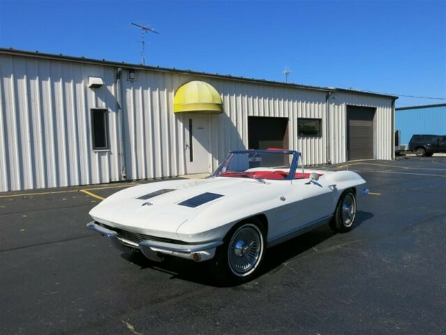 1963 White Chevrolet Corvette Convertible