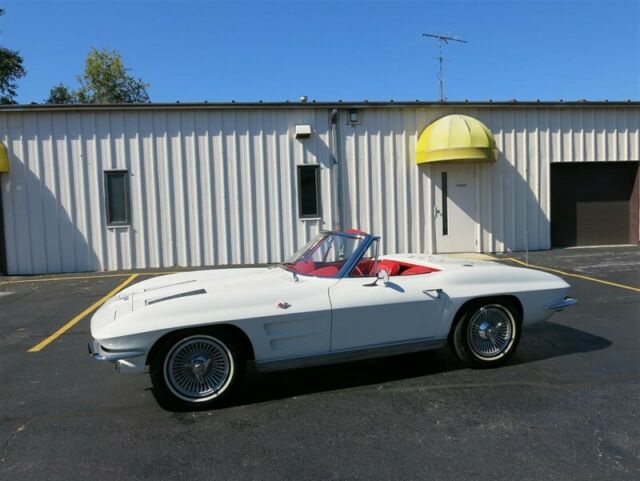 1963 White Chevrolet Corvette Convertible