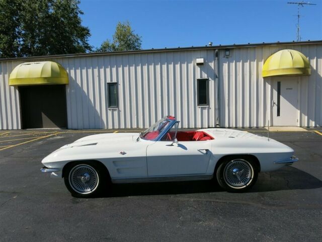 1963 White Chevrolet Corvette Convertible