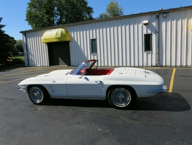 1963 White Chevrolet Corvette Convertible