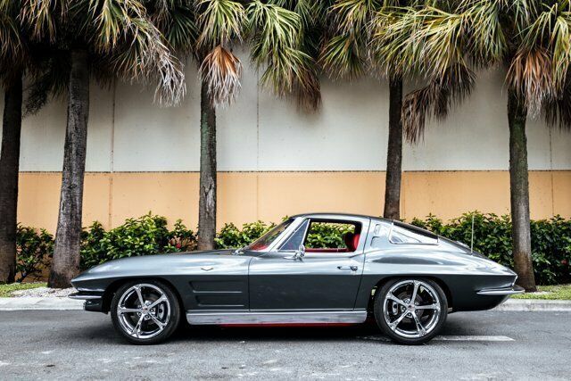 1963 Gray Chevrolet Corvette --
