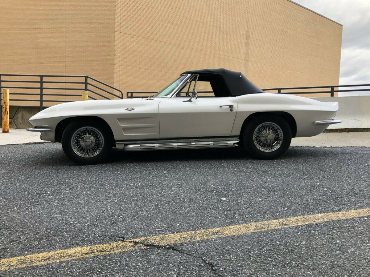 1963 White Chevrolet Corvette Convertible