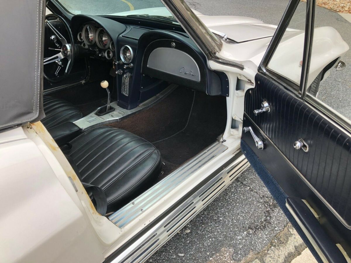 1963 White Chevrolet Corvette Convertible
