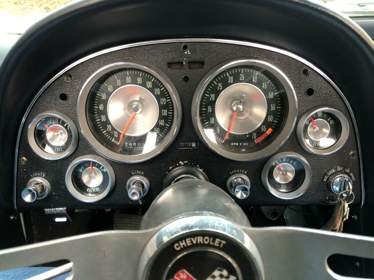 1963 White Chevrolet Corvette Convertible