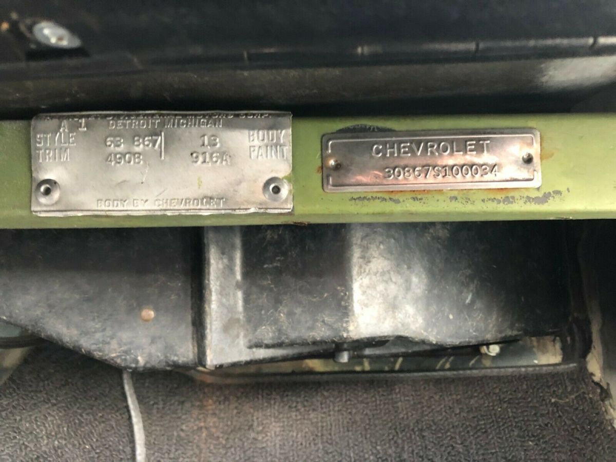 1963 White Chevrolet Corvette Convertible