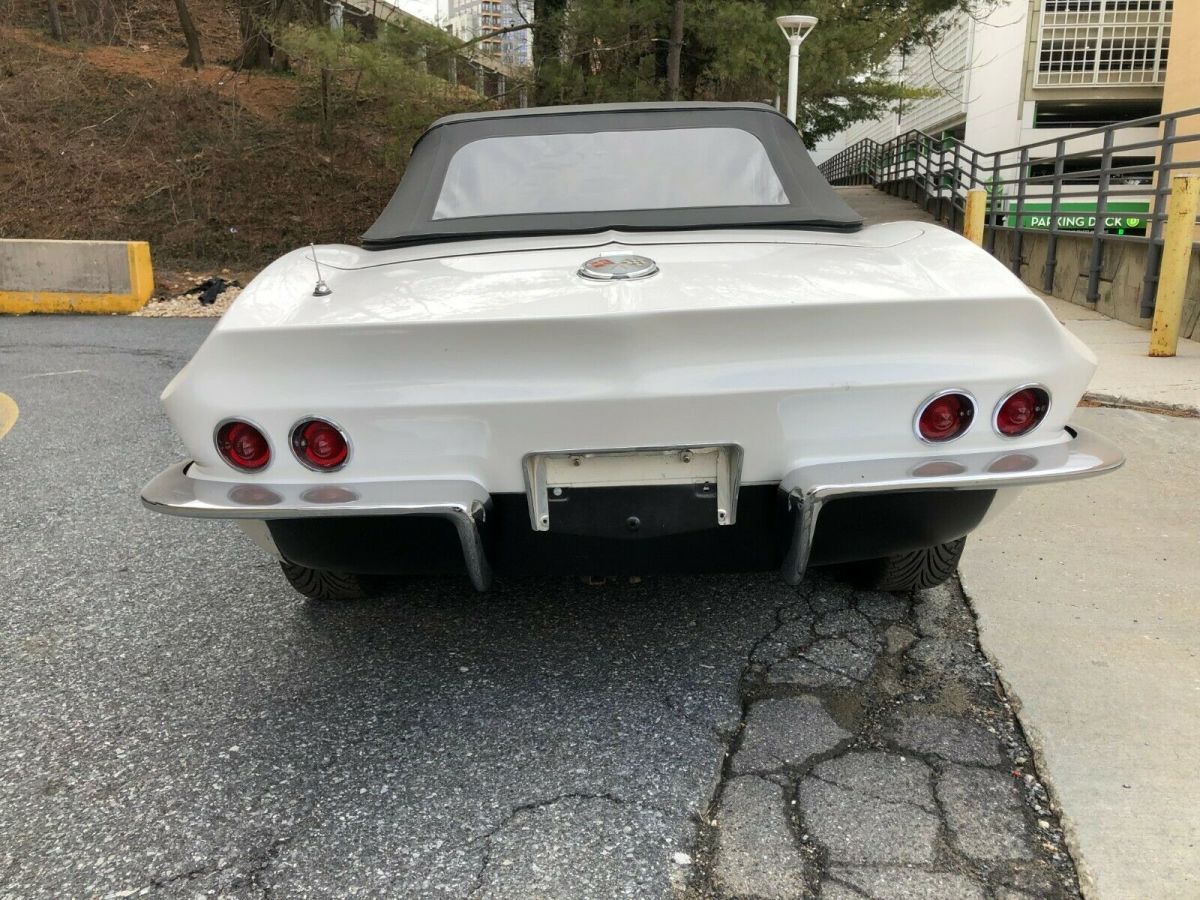 1963 White Chevrolet Corvette Convertible