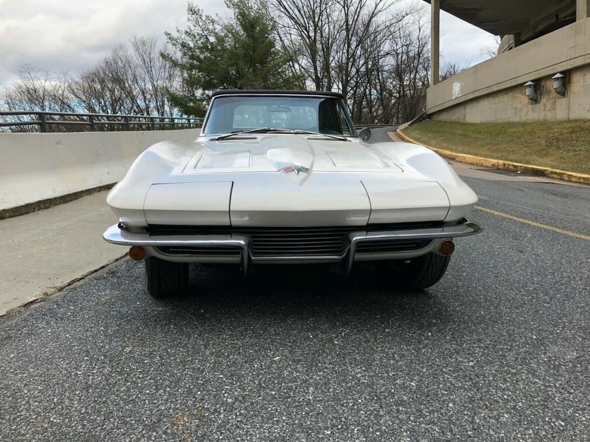 1963 White Chevrolet Corvette Convertible