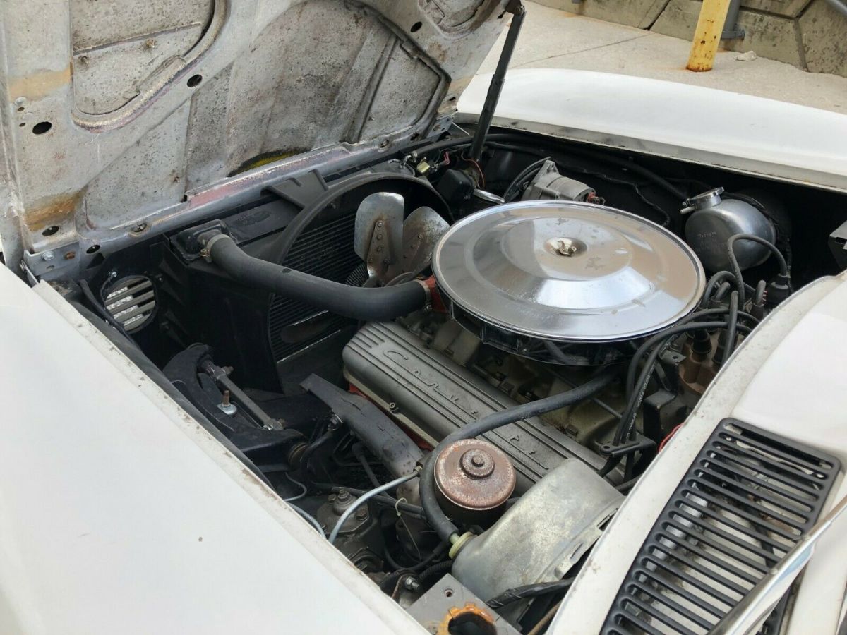 1963 White Chevrolet Corvette Convertible
