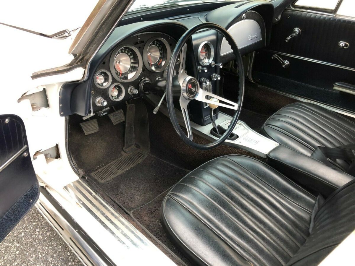 1963 White Chevrolet Corvette Convertible