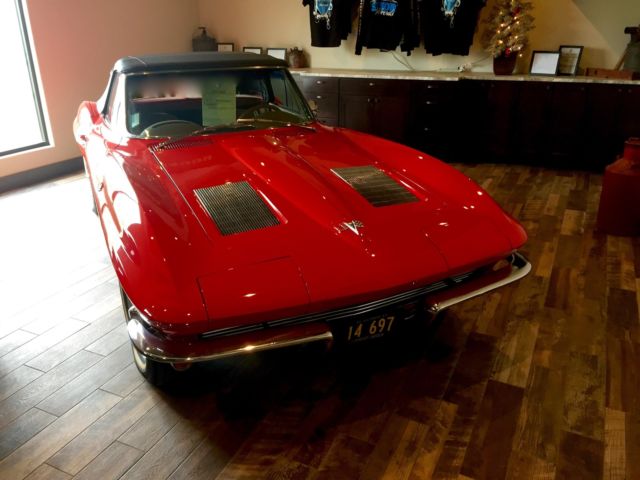 1963 White Chevrolet Corvette Convertible