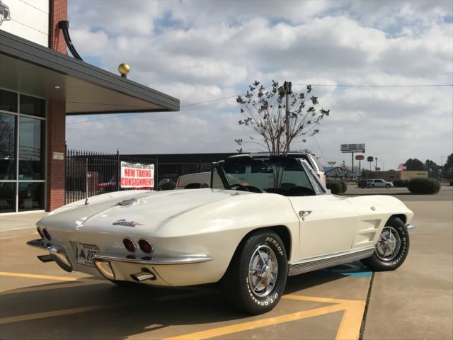 1963 White Chevrolet Corvette Convertible