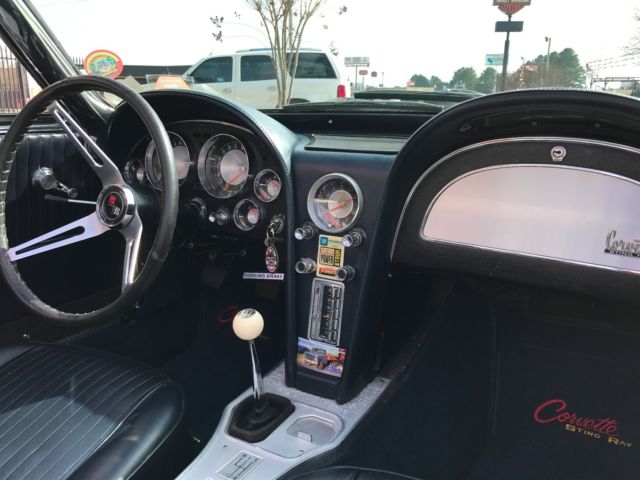 1963 White Chevrolet Corvette Convertible