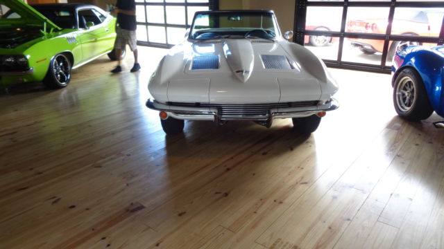 1963 White Chevrolet Corvette Convertible