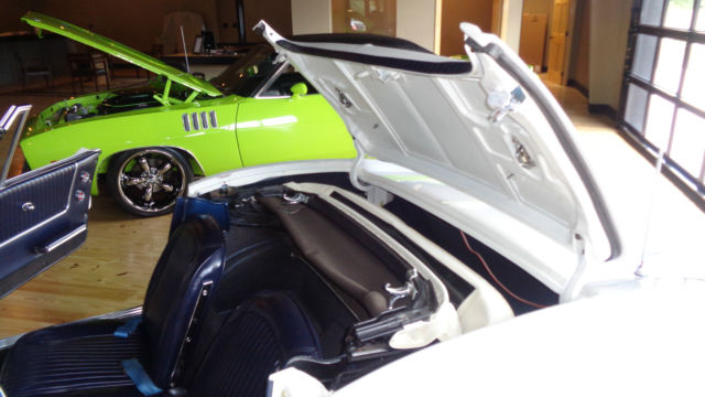 1963 White Chevrolet Corvette Convertible