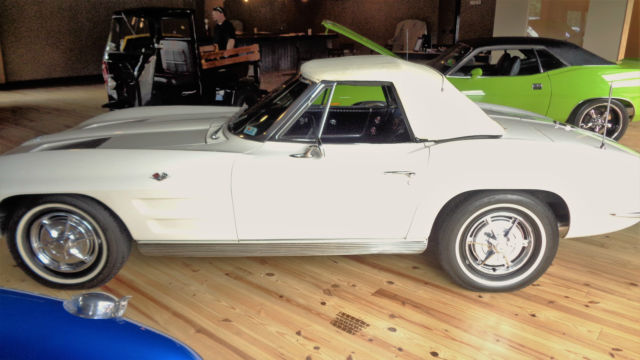 1963 White Chevrolet Corvette Convertible