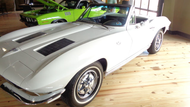 1963 White Chevrolet Corvette Convertible