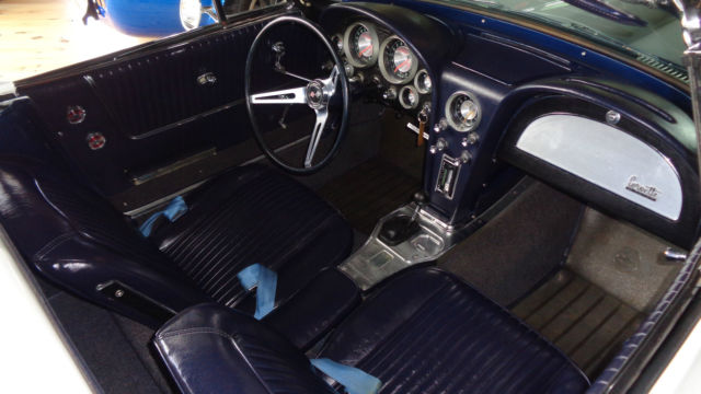 1963 White Chevrolet Corvette Convertible
