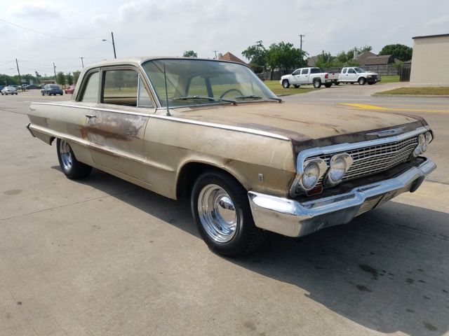 1963 Gold Chevrolet Bel Air/150/210 Sedan