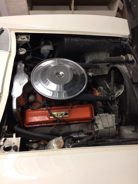 1963 White Chevrolet Corvette Coupe