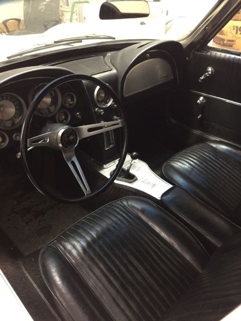 1963 White Chevrolet Corvette Coupe