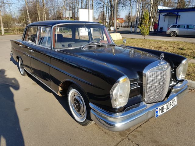 1963 Black Mercedes-Benz 200-Series Limousine