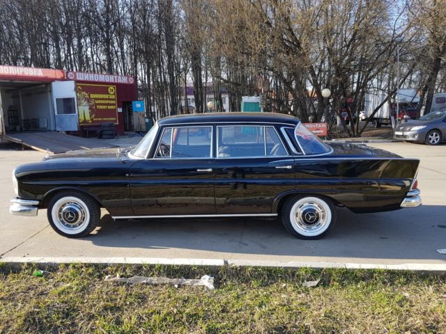 1963 Black Mercedes-Benz 200-Series Limousine